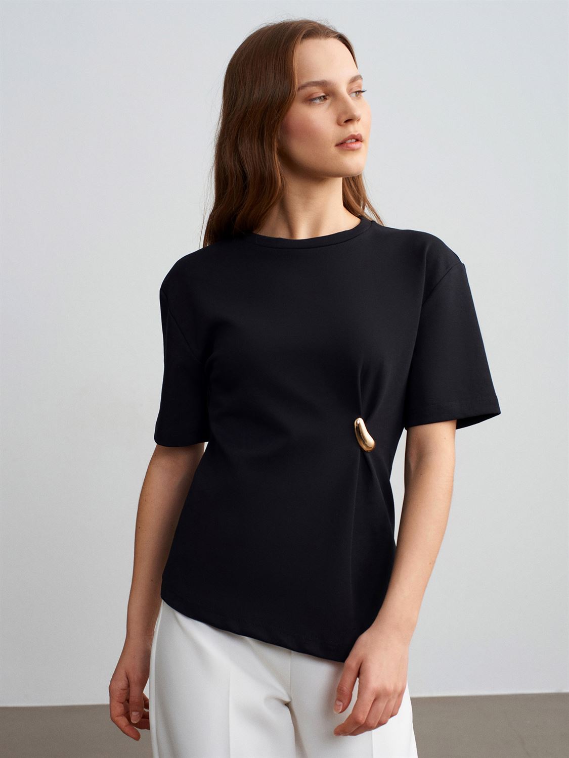 Aksesuar Detaylı Basic T-Shirt-Siyah