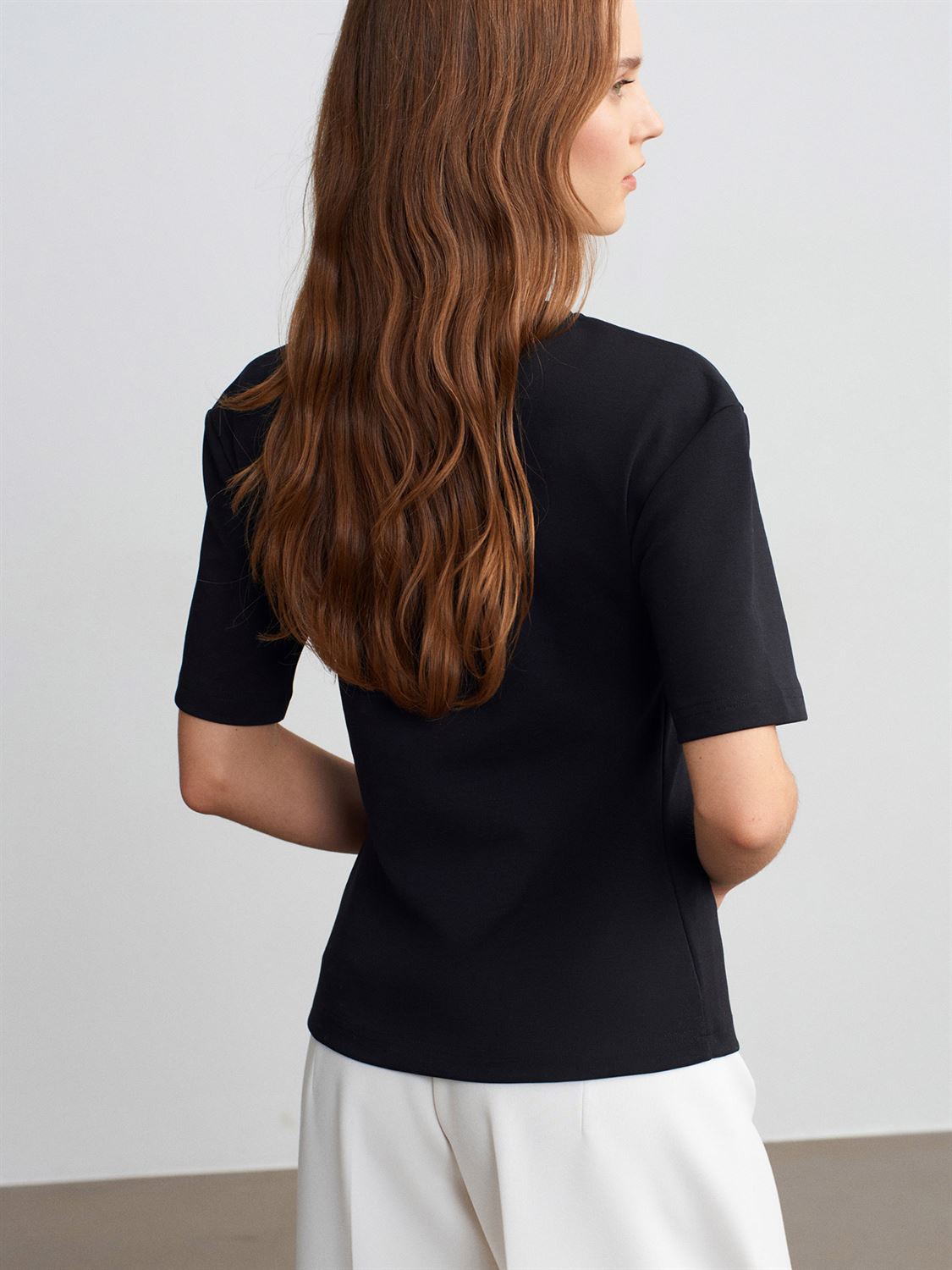 Aksesuar Detaylı Basic T-Shirt-Siyah